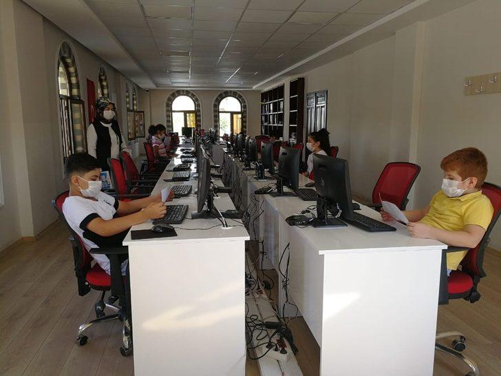 Bilgi Evi’nden öğrenci ve velilere oryantasyon eğitimi G1