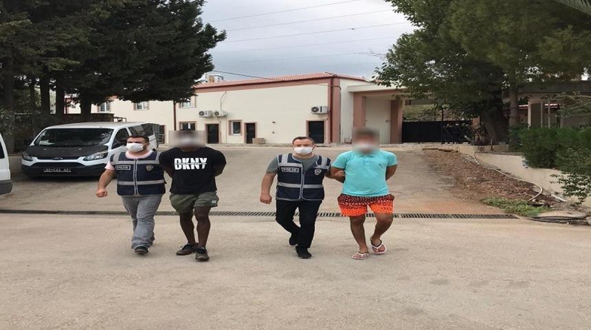 267 bin TL değerinde! &Ccedil;alıp, makatına saklamış