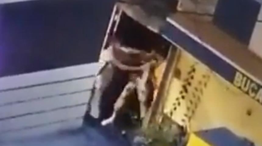 Sokak ortasında d&ouml;v&uuml;len kadın şikayet&ccedil;i olmadı