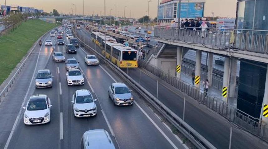 Kademeli mesaiye rağmen İstanbul'da trafik yoğunluğu değişmedi