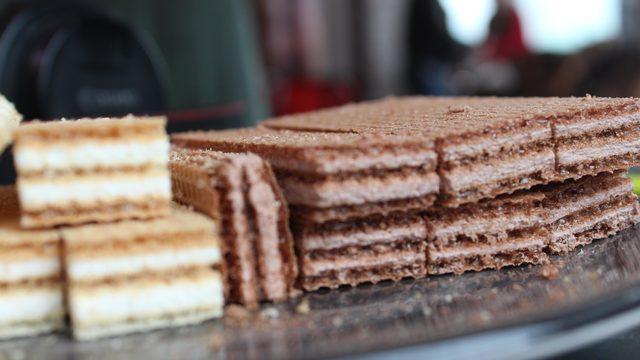 45 yıllık kalıplarda özel tarifle ev yapımı gofret üretiyor! Tadına bakan...