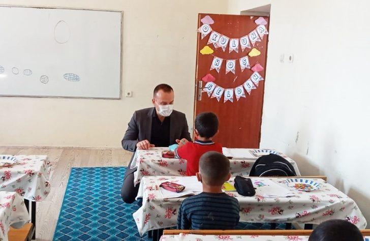 Ağrı Milli Eğitim Müdürü Tekin’den köy okullarına ziyaret G3