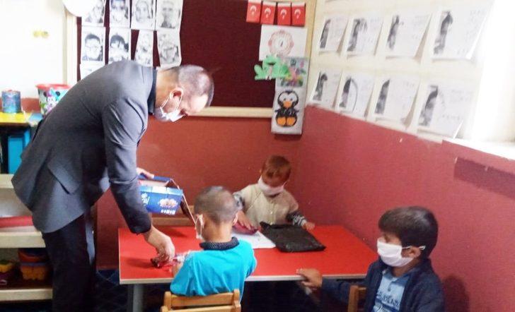 Ağrı Milli Eğitim Müdürü Tekin’den köy okullarına ziyaret G4