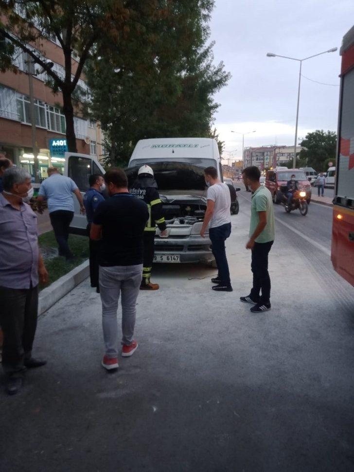 Tekirdağ’da minibüste yangın G3