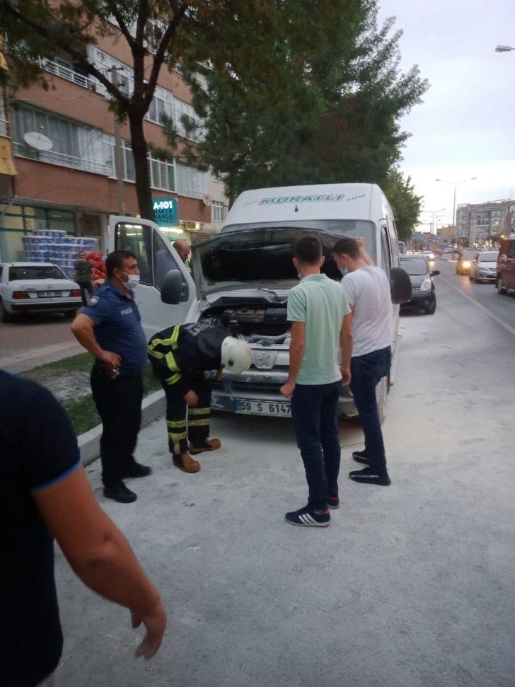 Tekirdağ’da minibüste yangın G4