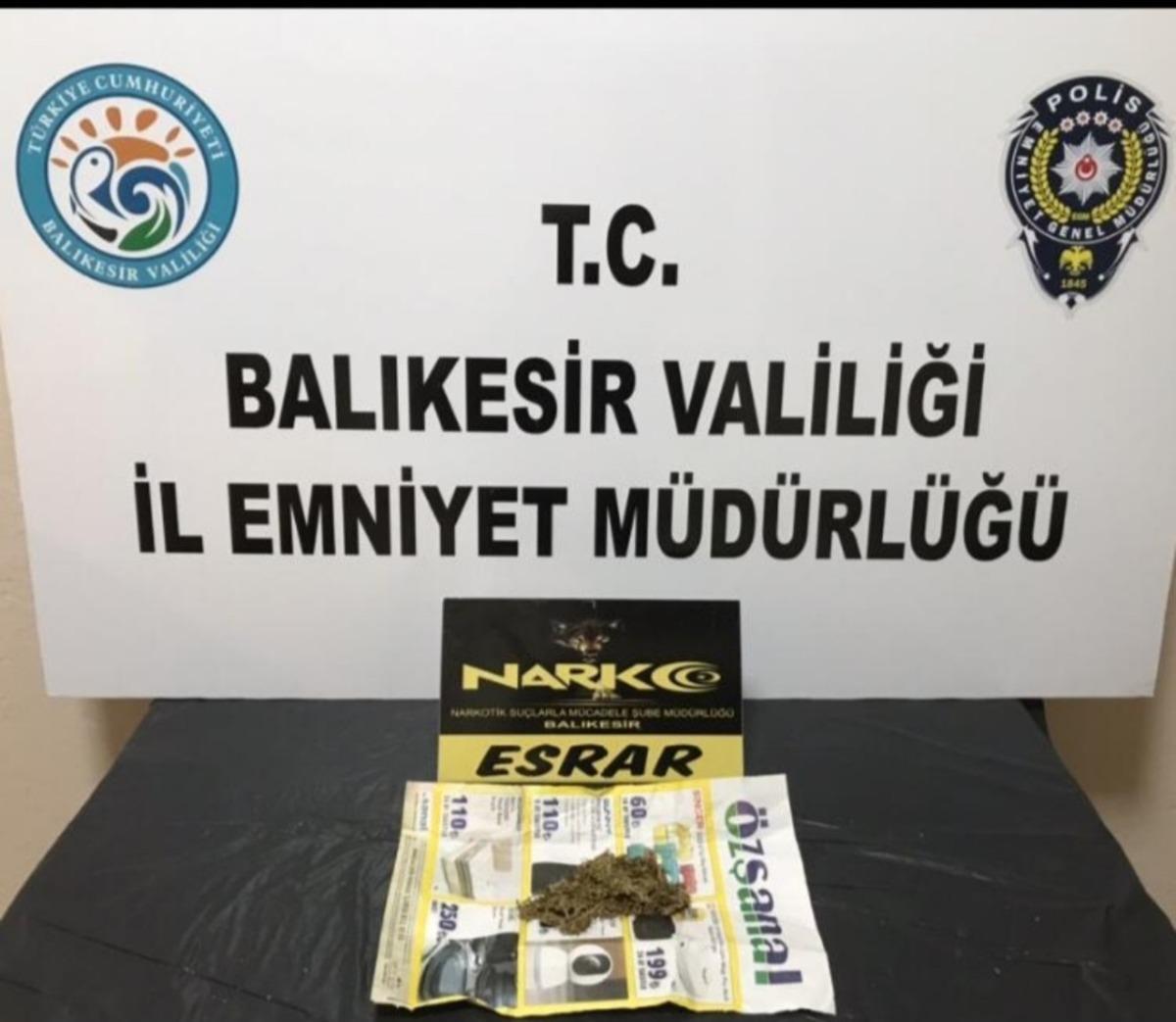 Balıkesir&rsquo;de uyuşturucu operasyonunda 10 ş&uuml;pheliden 2&rsquo;si kişi tutuklandı