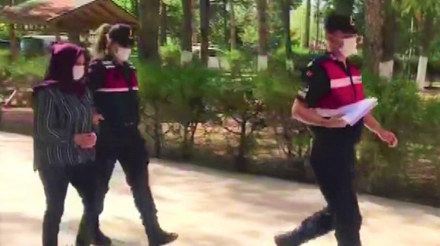 Yankesici kadın pazarda jandarmaya su&ccedil;&uuml;st&uuml; yakalandı