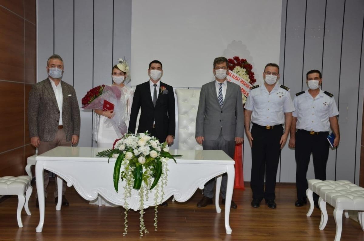 Astsubay &ccedil;ift d&uuml;nya evine girdi