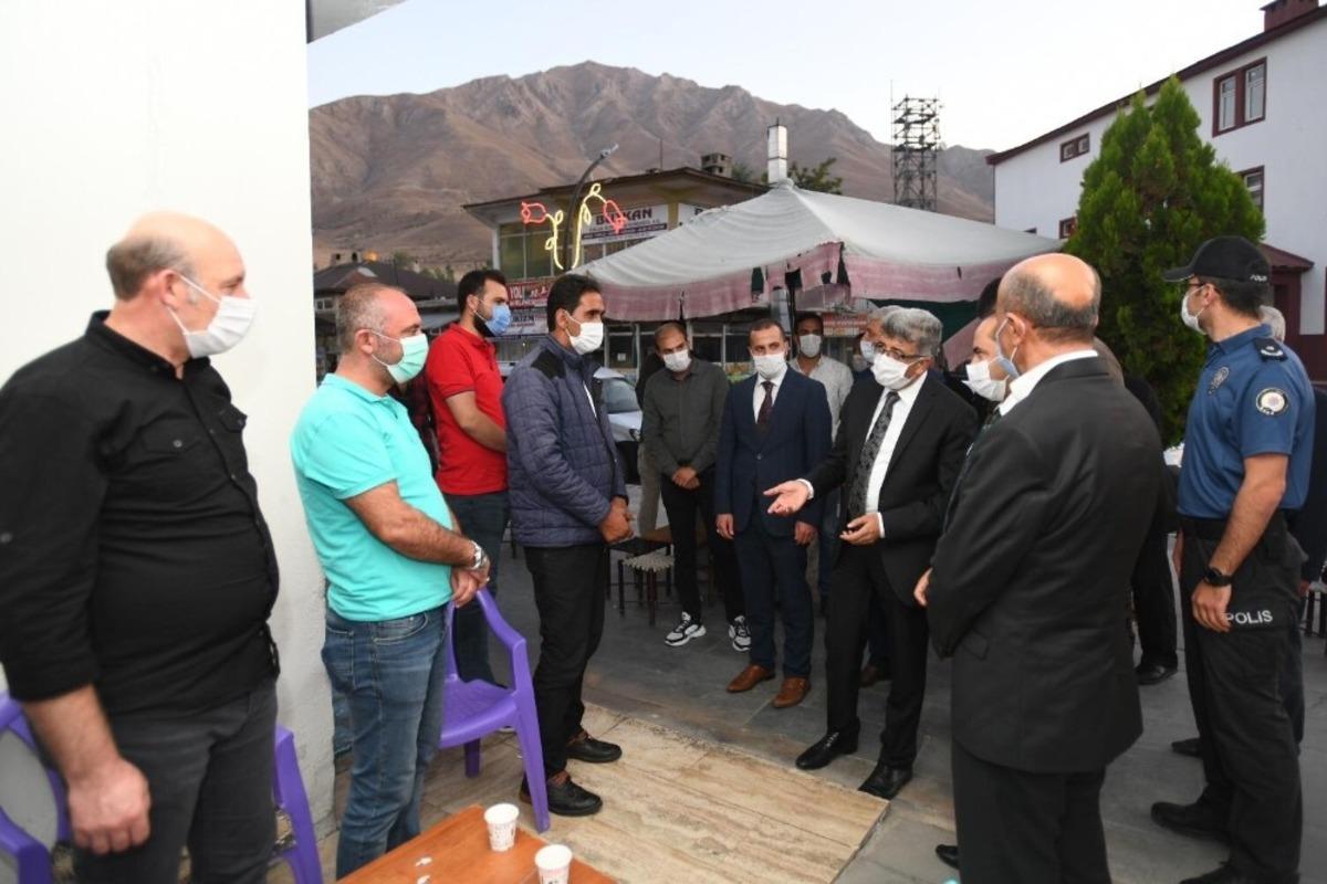 Vali Bilmez, Gevaş&rsquo;ta pandemi denetimine katıldı