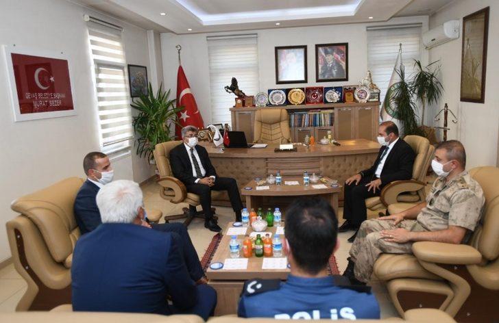 Vali Bilmez, Gevaş’ta pandemi denetimine katıldı G4