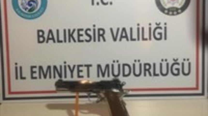 Balıkesir&rsquo;de 3 silah yakaladı