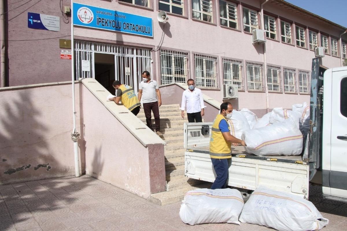 İhtiya&ccedil; sahibi &ouml;ğrencilere kırtasiye yardımı