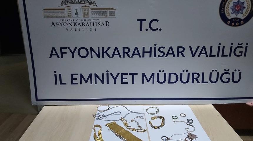 70 bin liralık ziynet eşyası &ccedil;alan hırsızlar yakalandı