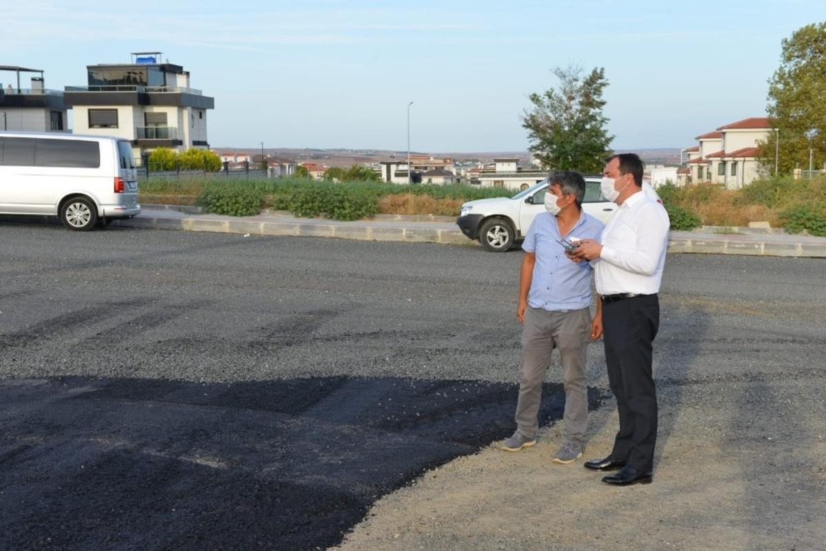 Mahalle sakinleri toz ve &ccedil;amurdan kurtuluyor