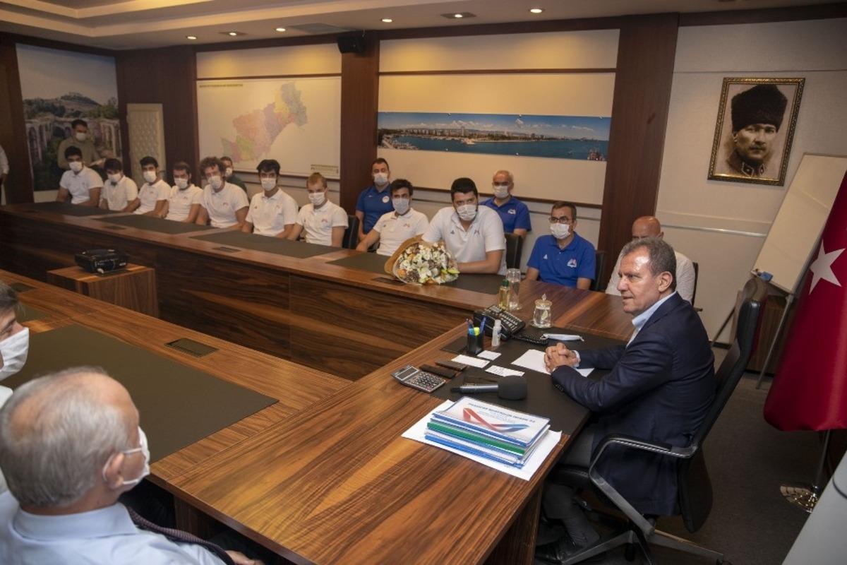 Se&ccedil;er, Mersin B&uuml;y&uuml;kşehir Belediyesi Erkek Basketbol Takımı ile bir araya geldi