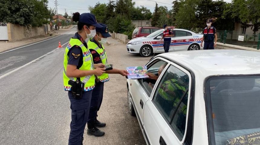 Edirne jandarmasından yol denetimleri s&uuml;r&uuml;yor
