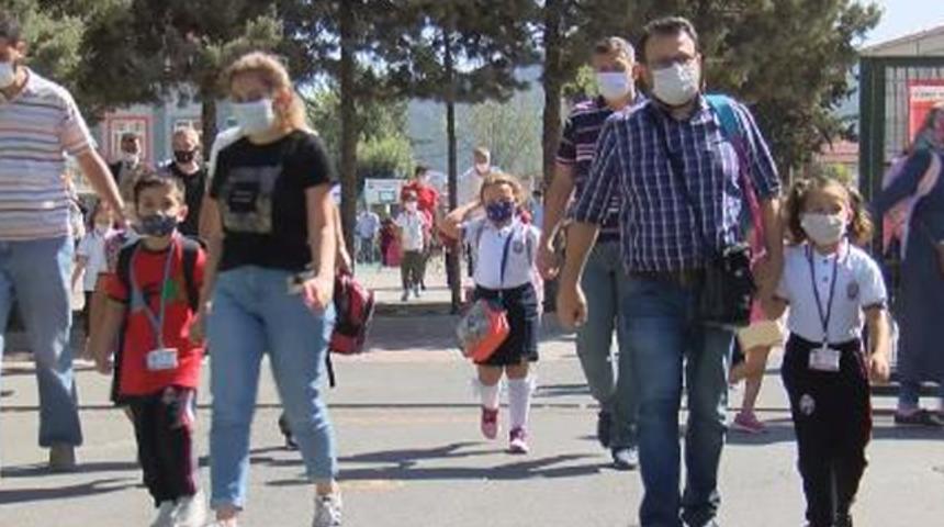 İstanbul'da servis çıkmazı! Çocukları okula veliler götürüyor