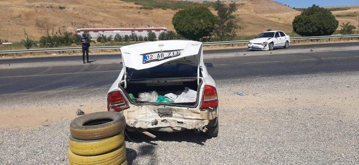 İki otomobil çarpıştı: 1 yaralı G1