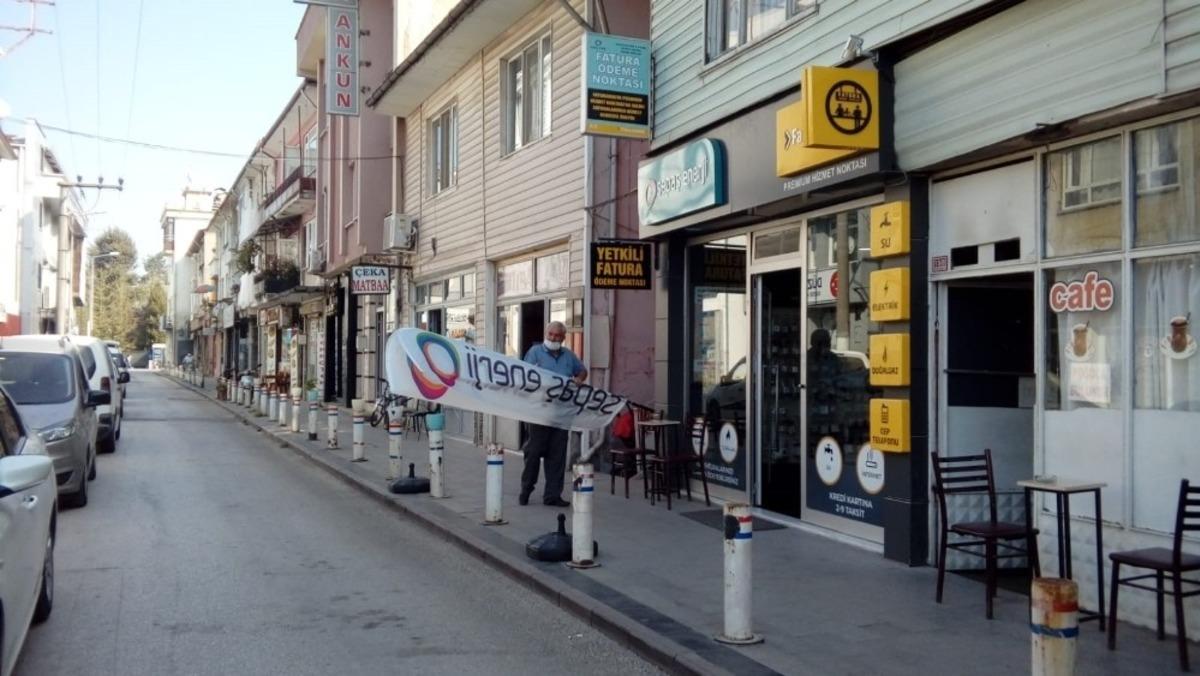 Zabıta ekipleri reklam panolarını kaldırıldı