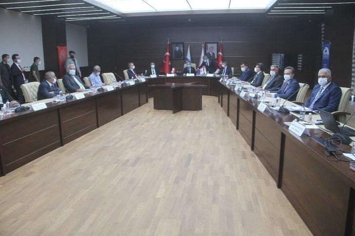 Vali Yırık;"Katkı sağlayacak yatırımların değerlendirilmesi gündemimizde" G2