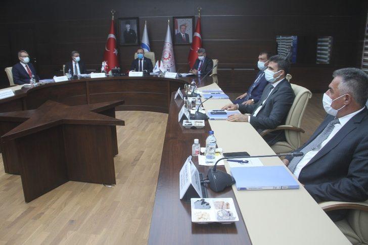 Vali Yırık;"Katkı sağlayacak yatırımların değerlendirilmesi gündemimizde" G4