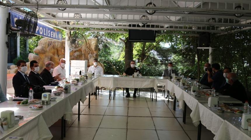 Siirt Emniyet M&uuml;d&uuml;r&uuml; Kızılay gazetecilerle bir araya geldi