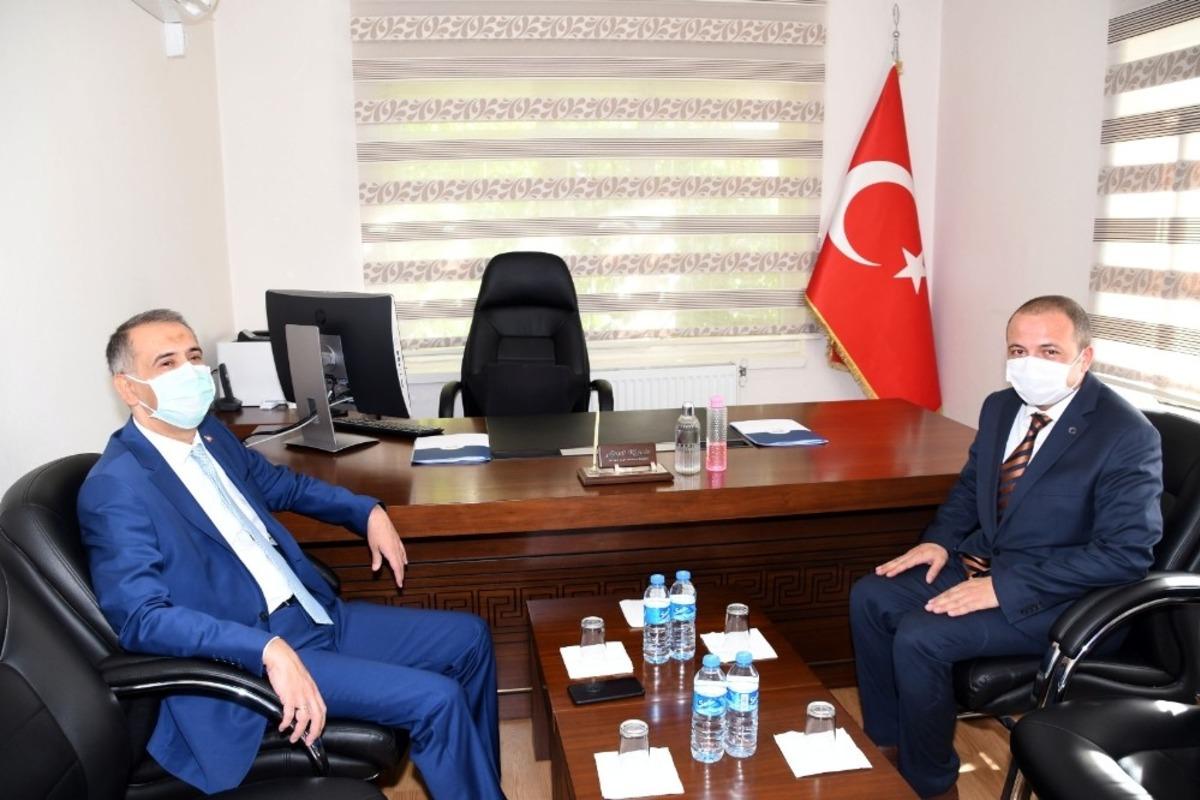 Vali &Ccedil;uhadar,  AFAD ve 112 acil &ccedil;ağrı merkezini inceledi