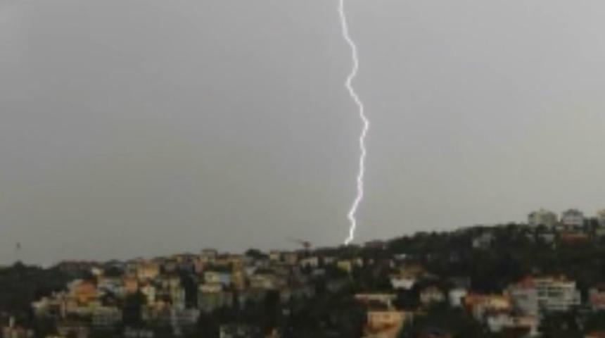 Şimşeklerin çaktığı o anlar havadan görüntülendi