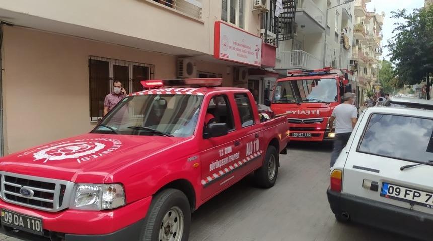 Yoğun dumanı g&ouml;ren itfaiyeyi aradı