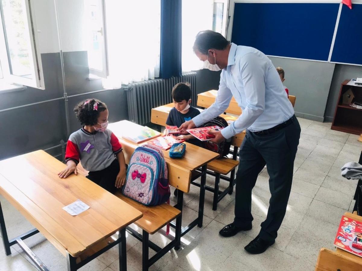 Belde başkanı &ouml;ğrencileri unutmadı