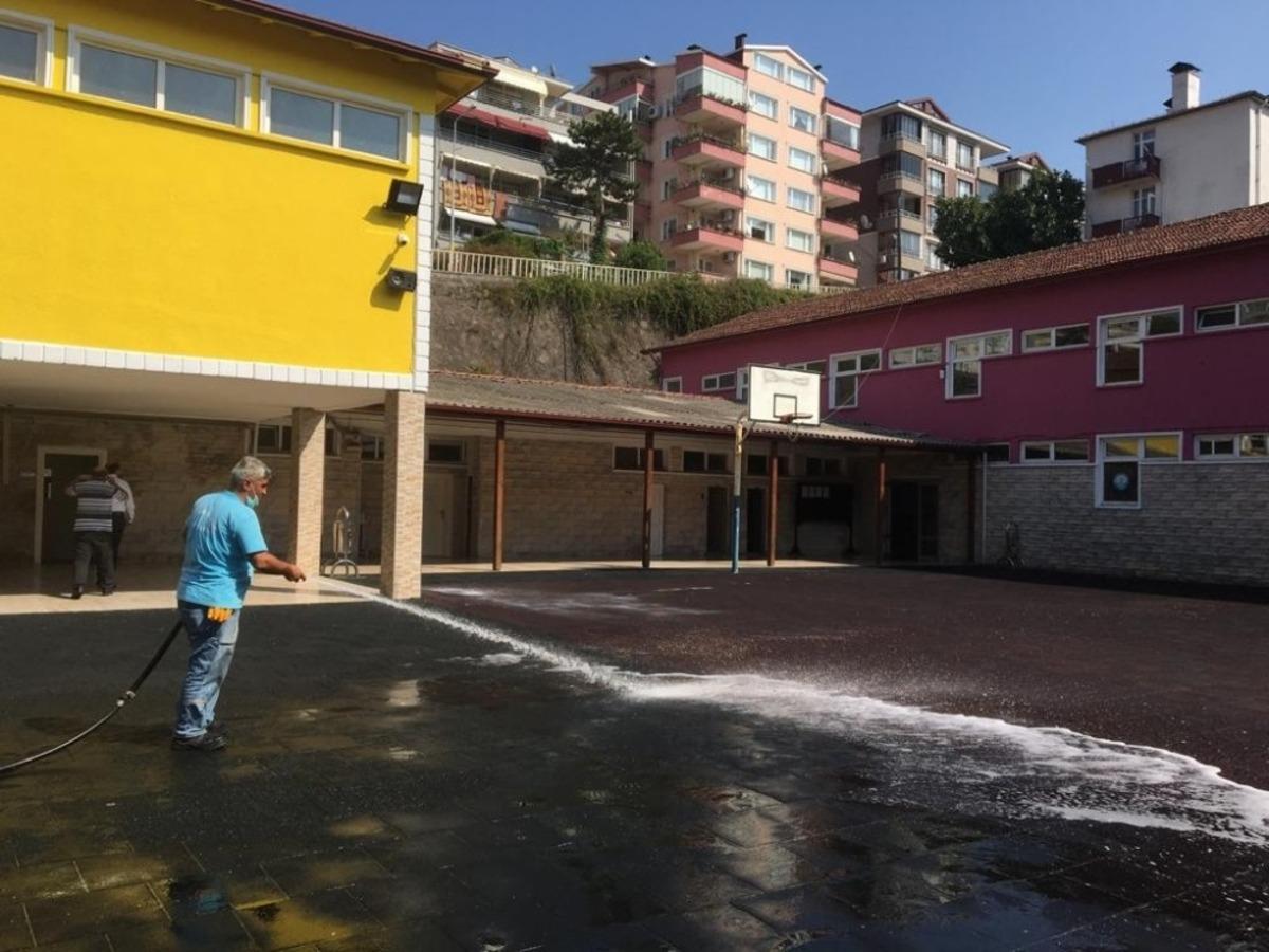 Kdz.Ereğli&rsquo;de okul bah&ccedil;eleri temizleniyor