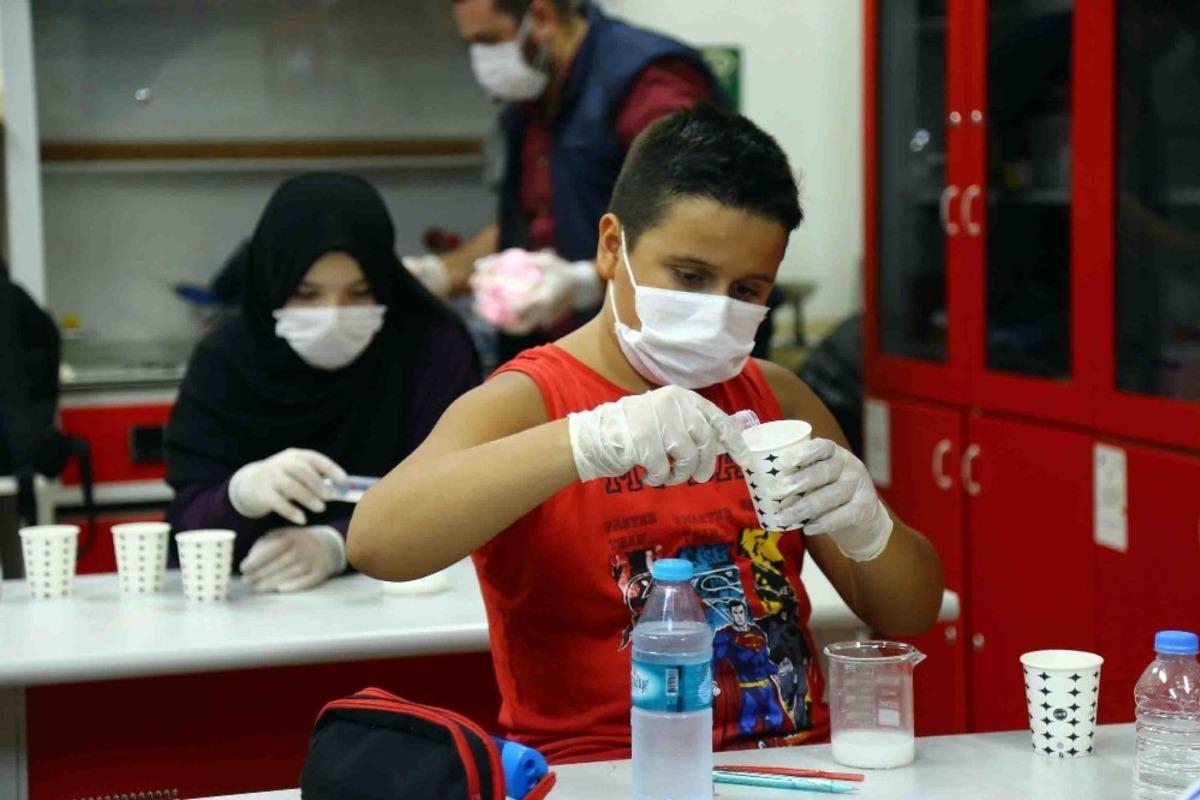 Muz ve patates kabuğundan plastik &uuml;retiyorlar