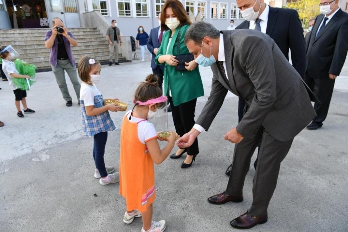 Vali Hasan Şıldak&rsquo;tan okul ziyareti