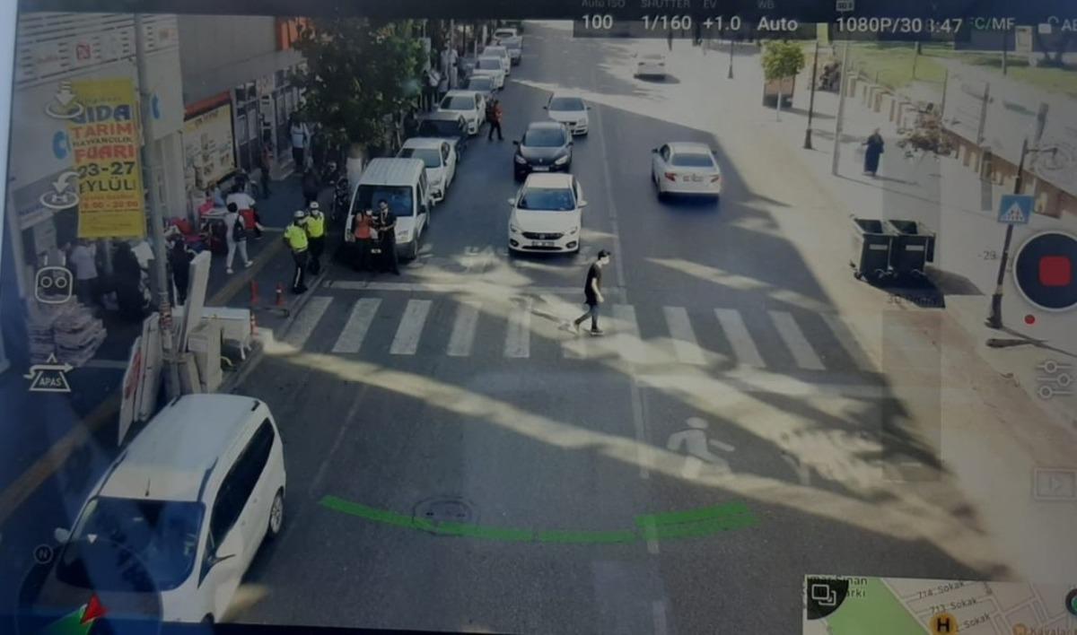 Yayalara yol vermeyen s&uuml;r&uuml;c&uuml;ler drone ile tespit ediliyor