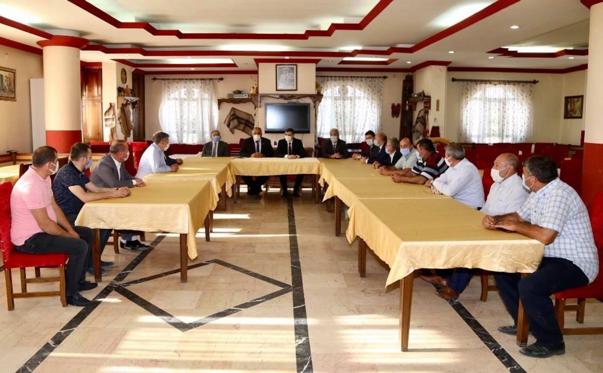 Vali &Ccedil;ift&ccedil;i&rsquo;den esnaf odalarına &lsquo;Ahilik&rsquo; ziyareti