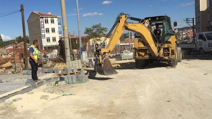 Yaralıyı almak için gelen ambulans, yol çalışmasına takıldı G5