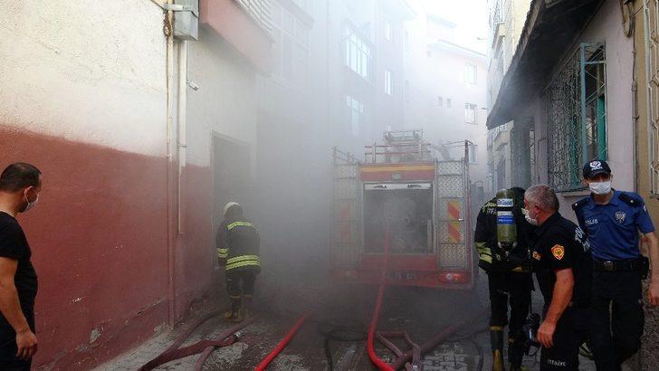 İş yeri deposunda çıkan yangın mahalle sakinlerini korkuttu G3