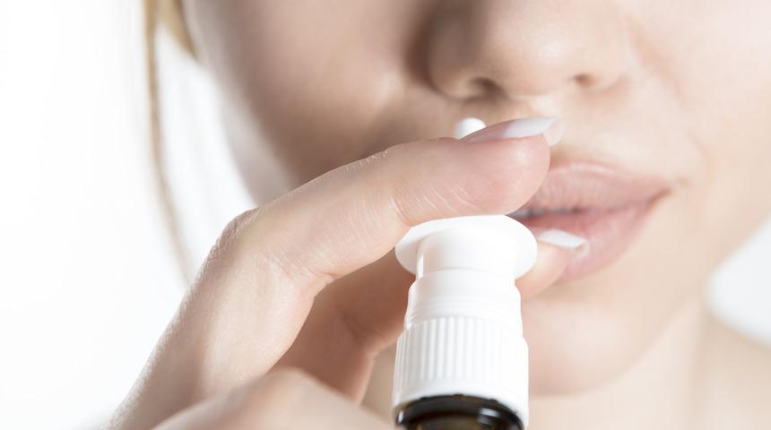 Burnuna sıkan kadının cinsel isteği zirve yapıyor!