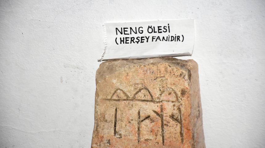 Malatya'da heyecanlandıran keşif! 1300 yıllık mezar taşı bulundu