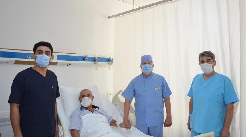 78 yaşında aynı anda 4 kalp ameliyatı ile sağlığına kavuştu