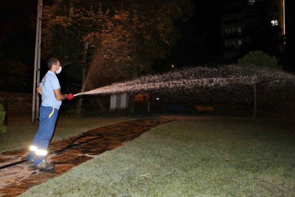 Kartal&rsquo;ın parklarında &ccedil;alışmalar 7/24 devam ediyor
