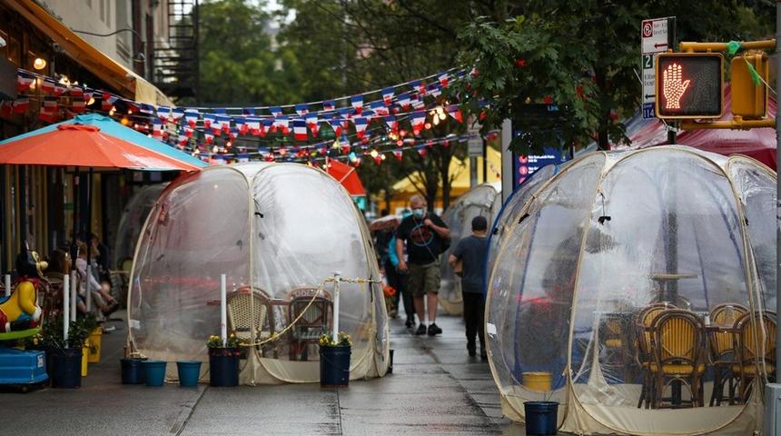 Restoranlarda yeni konsept sosyal mesafe balonları