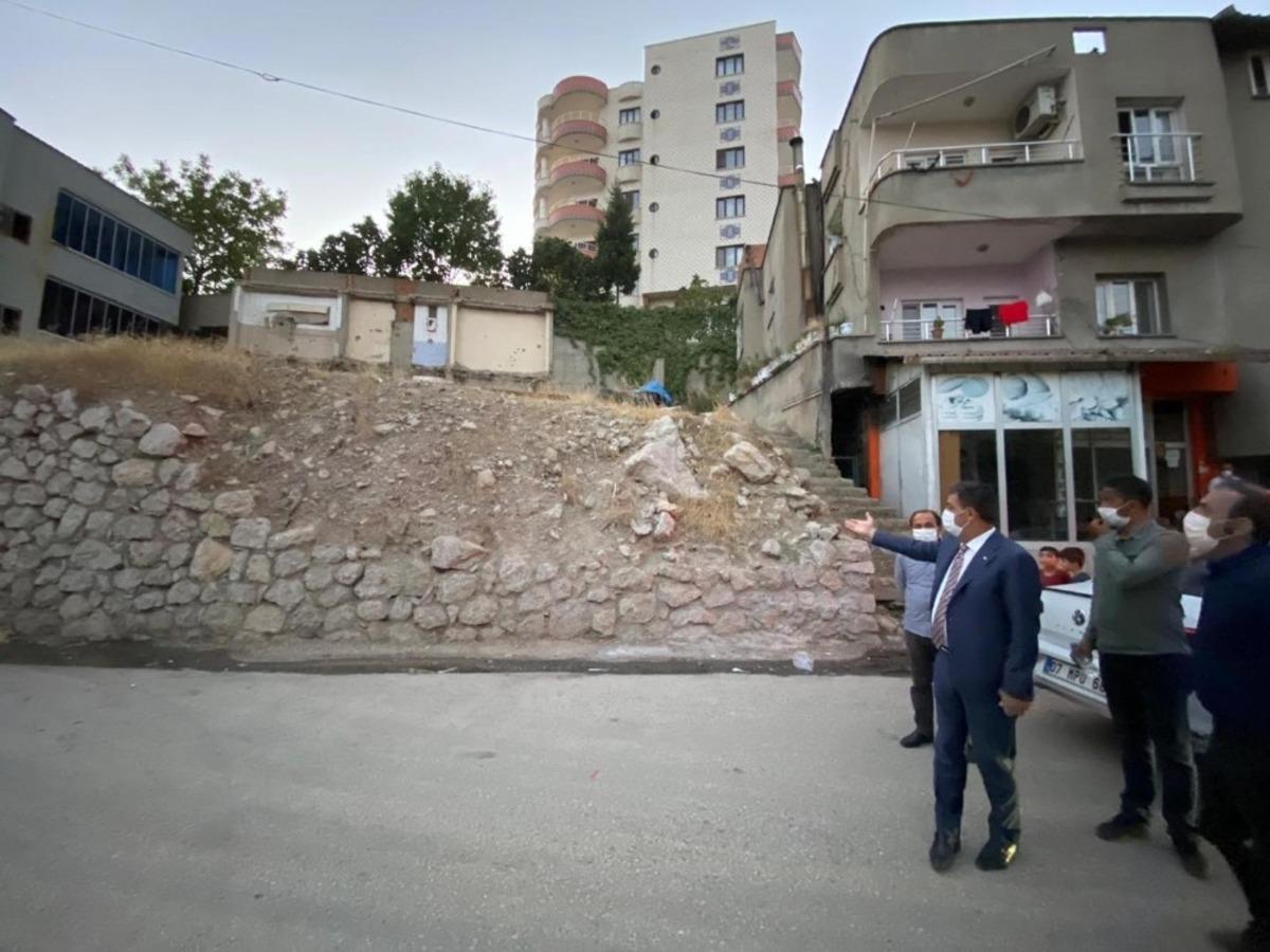 Şırnak Belediyesinin yol genişletme &ccedil;alışmaları devam ediyor