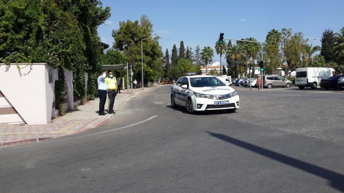 Kemer&rsquo;de Deniz Caddesi tek şerit oldu