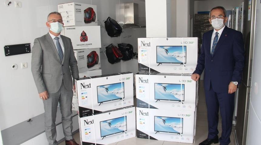 Tosya Kaymakamlığı tarafından 10 &ouml;ğrenciye televizyon verildi