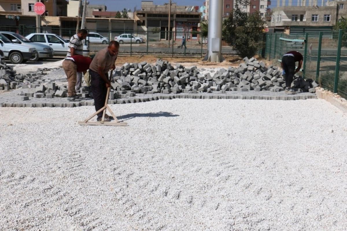 Ak&ccedil;akale&rsquo;de muayene istasyonunda park alanı yapıldı