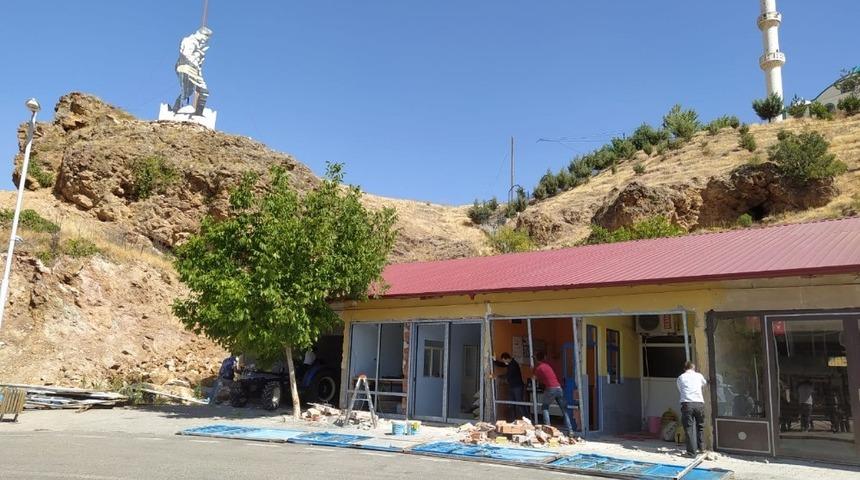 Kuluncak’ta dükkanlara güzel görünüm