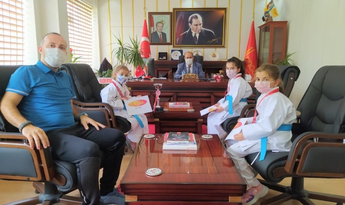 Minik karate şampiyonlarından Kaymakam &Uuml;nal&rsquo;a ziyaret