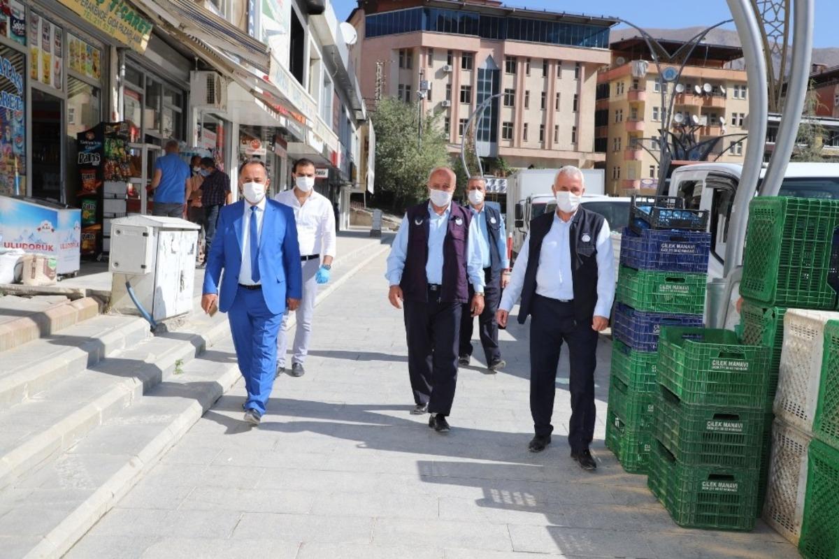 Zabıtası ekipleri işletmeleri yakın merceğe aldı