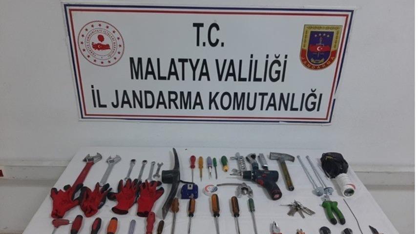 Hırsızlar fotokapan ile yakalandı